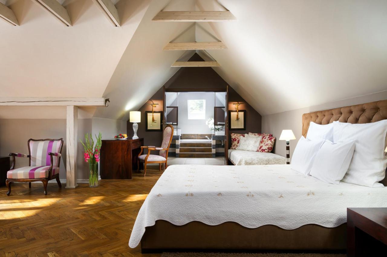 Villa Riccona Bronisze Eksteriør billede