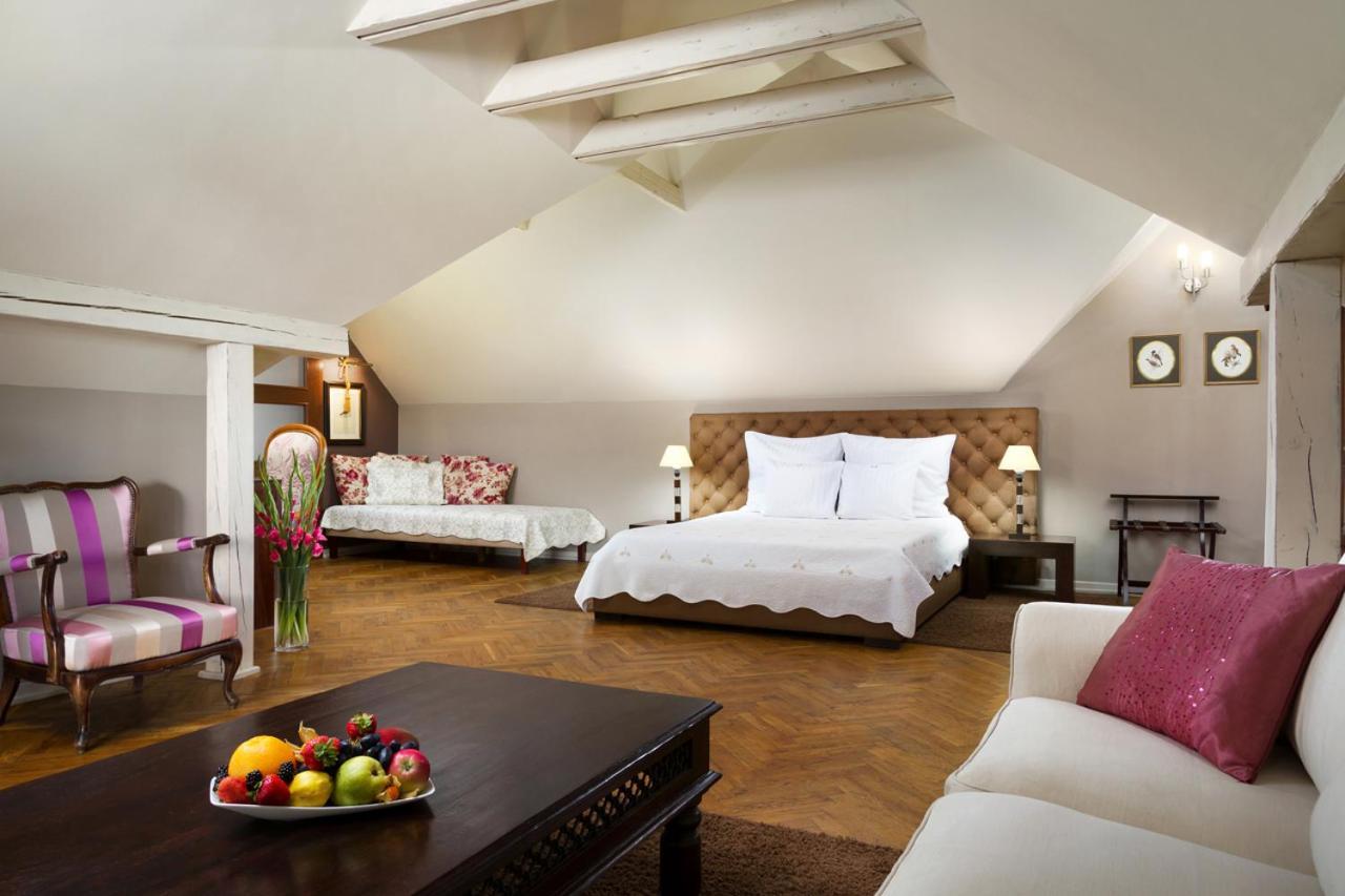 Villa Riccona Bronisze Eksteriør billede